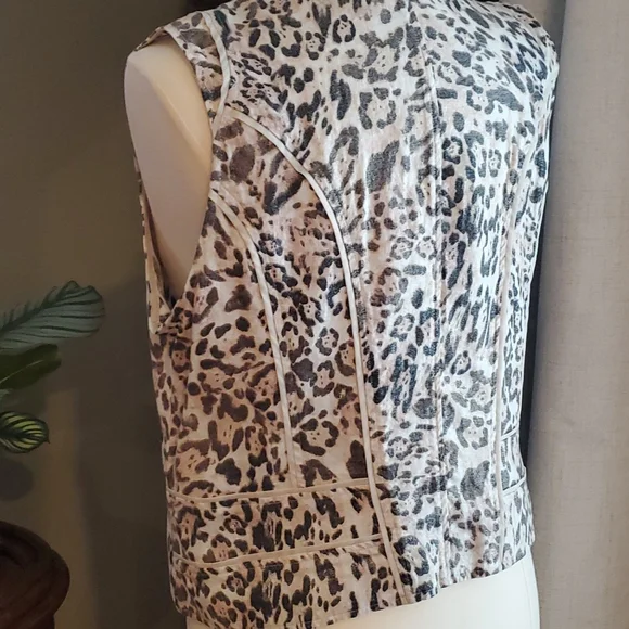 Chicos Leopard Linen Vest - Picture 7 of 13